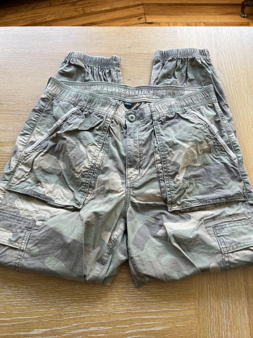 American Eagle Olive Cargo Shorts - Khaki Green
